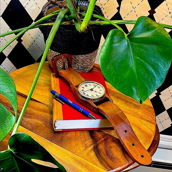 Vintage Wooden Desk Clock – Unique Wristwatch Design - Picture 8 of 12